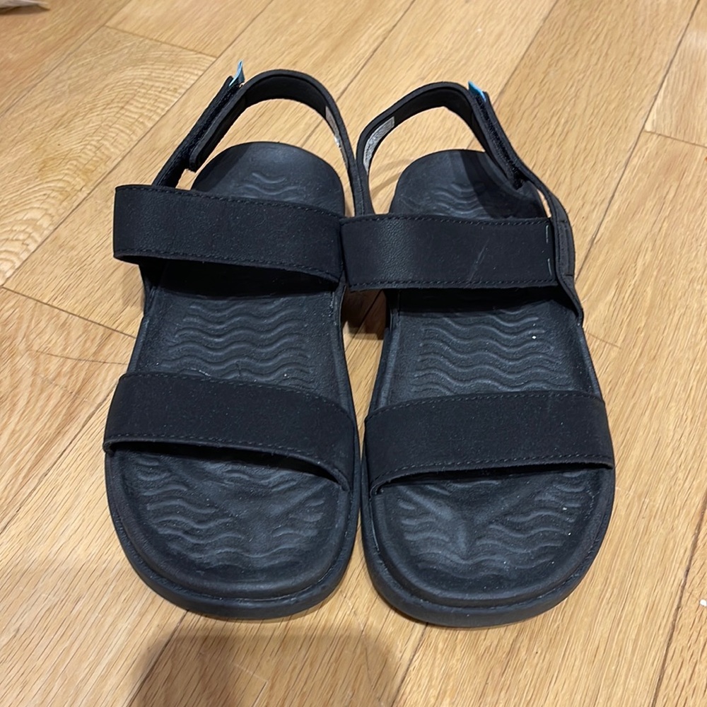 Native women Ellis Sugarlite sandals sz 7 - worn 1x
